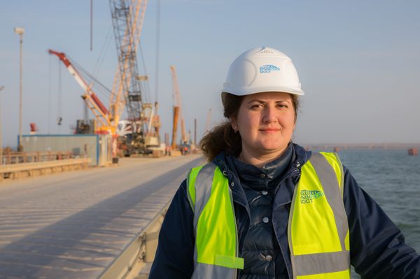 Женщины на строительстве моста через Керченский пролив. Екатерина Леонова, специалист по охране труда, Ростов-на-Дону