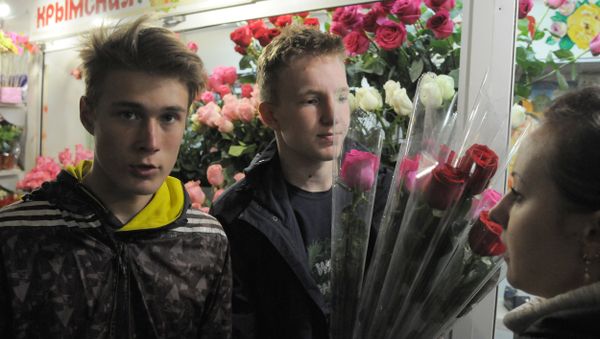 Торговля цветами в Симферополе накануне 8 Марта