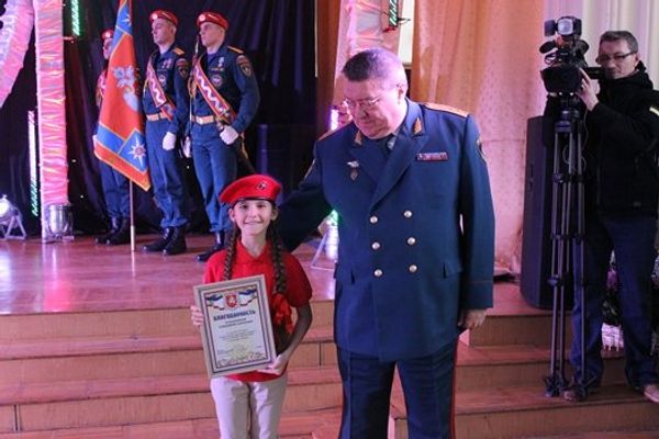 Елизавета Куклишина и начальник Главного управления МЧС России по Республике Крым Сергей Шахов