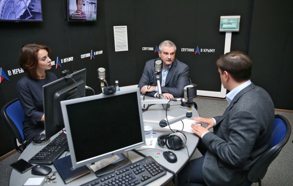 Глава Республики Сергей Аксенов на радио Спутник в Крыму Глава Республики Сергей Аксенов на радио Спутник в Крыму