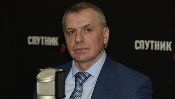 Председатель Государственного Совета РК Владимир Константинов в студии радио Спутник в Крыму