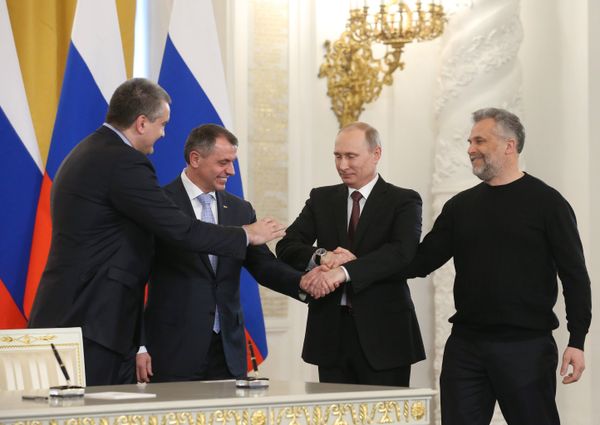 Подписание Договора между РФ и Республикой Крым о принятии в РФ Республики Крым и образовании в составе РФ новых субъектов. 18 марта 2014 года
