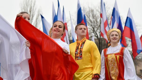 Праздничные мероприятия в Симферополе, посвященные третьей годовщине Крымской весны Праздничные мероприятия в Симферополе, посвященные третьей годовщине Крымской весны