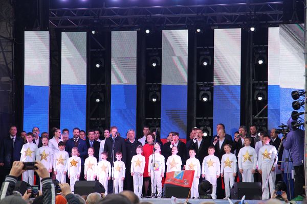 В Севастополе прошел концерт в честь годовщины воссоединения Крыма с Россией В Севастополе прошел концерт в честь годовщины воссоединения Крыма с Россией