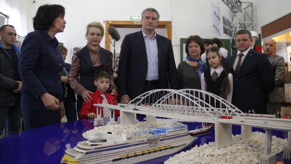 В Керчи открылась выставка Крымский мост. Фантастическая реальность В Керчи открылась выставка Крымский мост. Фантастическая реальность