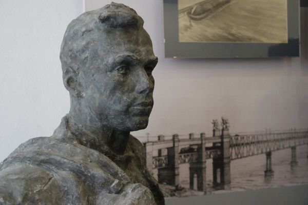 Выставка Крымский мост. Фантастическая реальность в Керчи. Скульптура Сварщик Бубенцов Выставка Крымский мост. Фантастическая реальность в Керчи. Скульптура Сварщик Бубенцов
