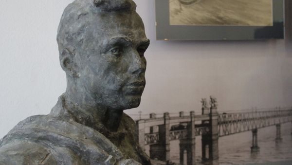 Выставка Крымский мост. Фантастическая реальность в Керчи. Скульптура Сварщик Бубенцов