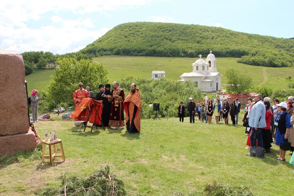 Греческая деревня Лаки, уничтоженная 23 марта 1942 года после оккупации. Памятное мероприятие, 2016 год