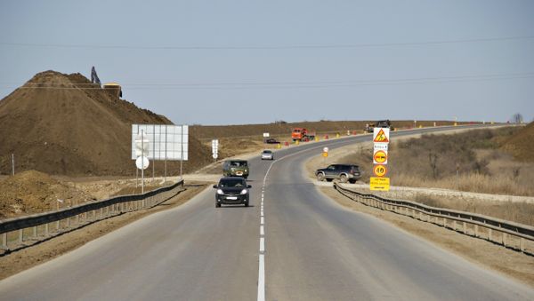 Устройство насыпи земляного полотна на месте строительства автоподходов к мосту через Керченский пролив со стороны Крыма