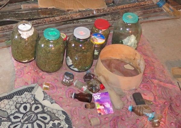 В Керчи нашли 3 кг марихуаны, закопанные в огороде местного жителя