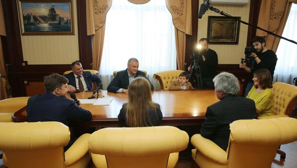 Встреча гроссмейстера Сергея Карякина с главой Республики Крым Сергеем Аксеновым и председателем Государственного совета Владимиром Константиновым