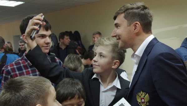 Международный гроссмейстер Сергей Карякин провел сеанс одновременной игры в шахматно-шашечном клубе Симферополя