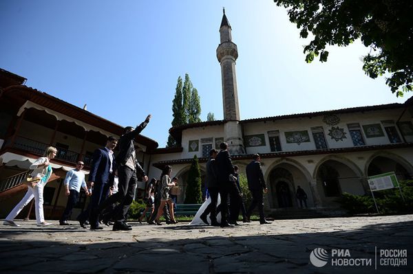 Минарет Большой Ханской мечети на территории Бахчисарайского историко-культурного заповедника Крыма Хансарай