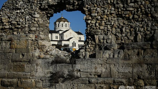 Вид на собор Святого Владимира на территории национального заповедника Херсонес Таврический в Севастополе