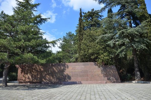 Мемориальный комплекс Холм Славы в честь Героев Гражданской и Великой Отечественной войн в Ялте