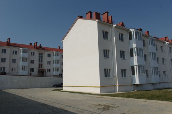 Новые дома для переселенцев из зоны строительства моста через Керченский пролив
