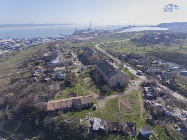 Старые дома переселенцев из зоны строительства моста через Керченский пролив