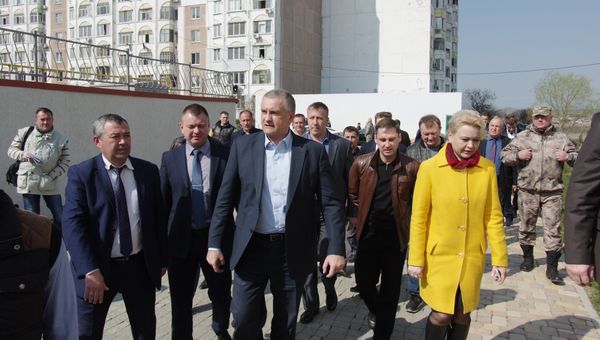 Глава Республики Крым Аксенов осмотрел дома переселенцев из зоны строительства моста в Крым