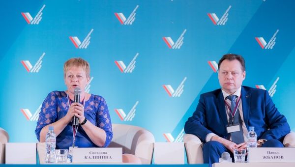 Координатор Центра мониторинга благоустройства городской среды Светлана Калинина и координатор центра Павел Жбанов на медиафоруме ОНФ Правда и справедливость