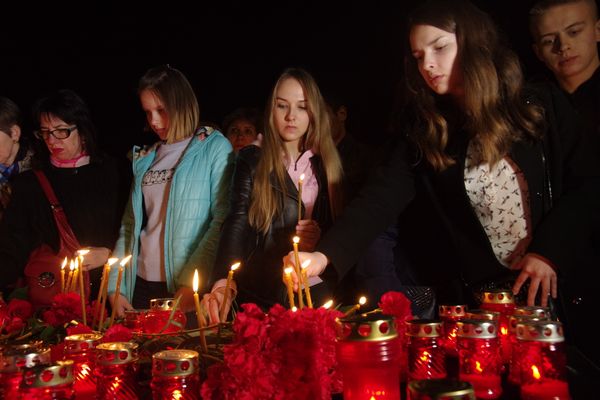 Акция памяти в Симферополе в связи с трагическими событиями в Санкт-Петербурге 