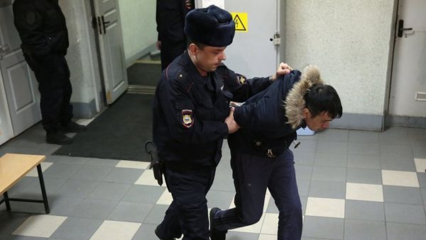 Подозреваемый в соучастии теракта в петербургском метро доставлен в Октябрьский районный суд Санкт-Петербурга. 7 апреля 2017 Подозреваемый в соучастии теракта в петербургском метро доставлен в Октябрьский районный суд Санкт-Петербурга. 7 апреля 2017