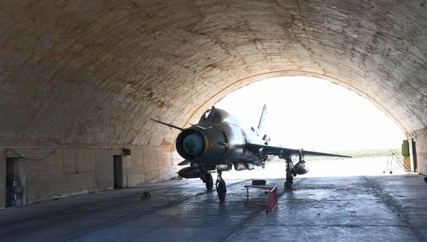 Последствия ракетного удара США по авиабазе Шайрат в Сирии