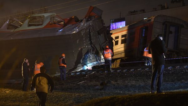 Столкновение пассажирского поезда и электрички на западе Москвы