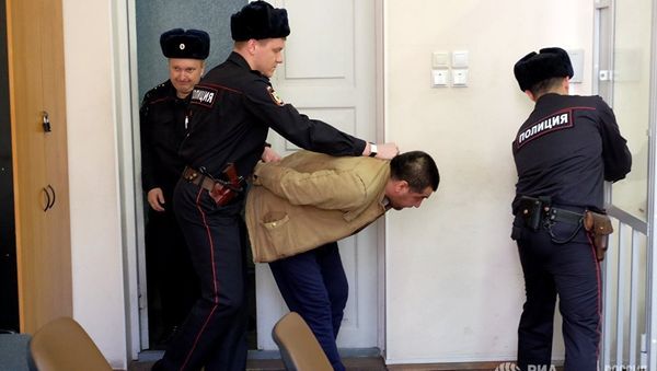 Задержанный подозреваемый в содействии террористической деятельности. Архивное фото Задержанный подозреваемый в содействии террористической деятельности. Архивное фото