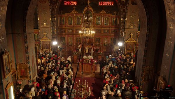 Пасхальное ночное богослужение в Петро-Павловском кафедральном соборе в Симферополе