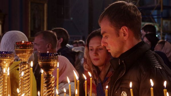 Пасхальное ночное богослужение в Петро-Павловском кафедральном соборе в Симферополе
