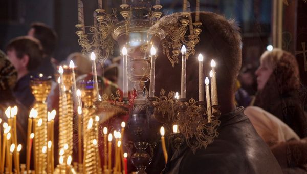 Пасхальное ночное богослужение в Петро-Павловском кафедральном соборе в Симферополе Пасхальное ночное богослужение в Петро-Павловском кафедральном соборе в Симферополе