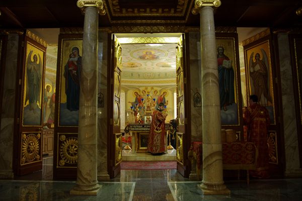 В Симферополь доставили Благодатный огонь