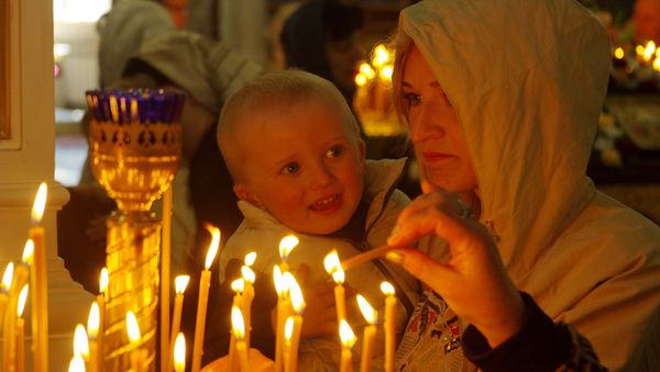 В Симферополь доставили Благодатный огонь