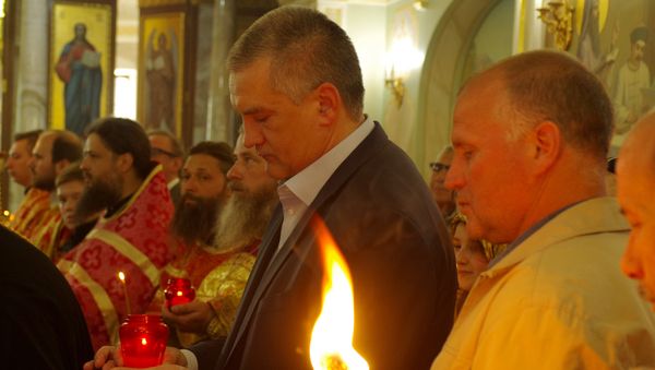 В Симферополь доставили Благодатный огонь