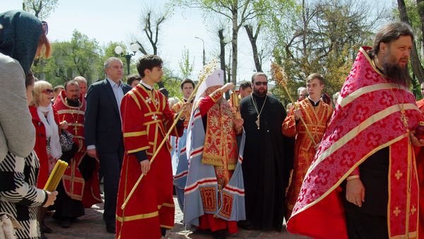 В Симферополь доставили Благодатный огонь