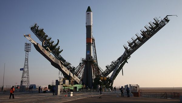 Подготовка ТГК Прогресс МС-04 и ракеты-носителя Союз-У к пуску. Архивное фото