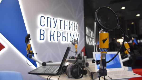 Выездная студия радио Спутник в Крыму на Ялтинском международном экономическом форуме Выездная студия радио Спутник в Крыму на Ялтинском международном экономическом форуме