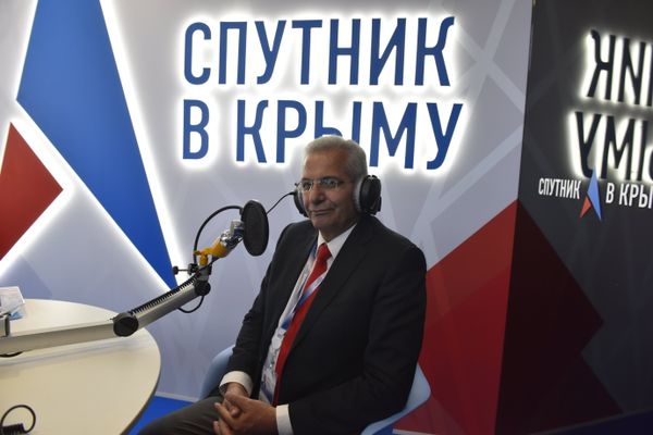 Генеральный секретарь Прогрессивной партии трудового народа Кипра Андрос Киприану в выездной студии радио Спутник в Крыму на ЯМЭФ