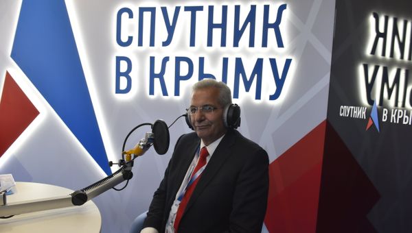 Генеральный секретарь Прогрессивной партии трудового народа Кипра Андрос Киприану в выездной студии радио Спутник в Крыму на ЯМЭФ
