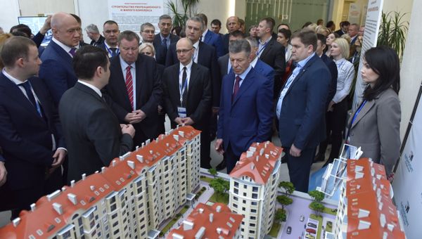 Глава Крыма Сергей Аксенов презентовал вице-премьеру РФ Дмитрию Козаку и первому замглавы администрации Президента РФ Сергею Кириенко инвестпроекты, представленные на ЯМЭФ Глава Крыма Сергей Аксенов презентовал вице-премьеру РФ Дмитрию Козаку и первому замглавы администрации Президента РФ Сергею Кириенко инвестпроекты, представленные на ЯМЭФ