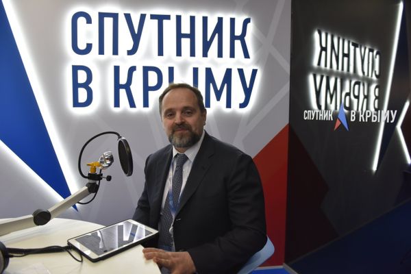 Министр природных ресурсов и экологии РФ Сергей Донской в выездной студии радио Спутник в Крыму на Ялтинском международном экономическом форуме