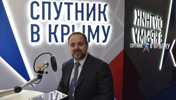 Министр природных ресурсов и экологии РФ Сергей Донской в выездной студии радио Спутник в Крыму на Ялтинском международном экономическом форуме Министр природных ресурсов и экологии РФ Сергей Донской в выездной студии радио Спутник в Крыму на Ялтинском международном экономическом форуме