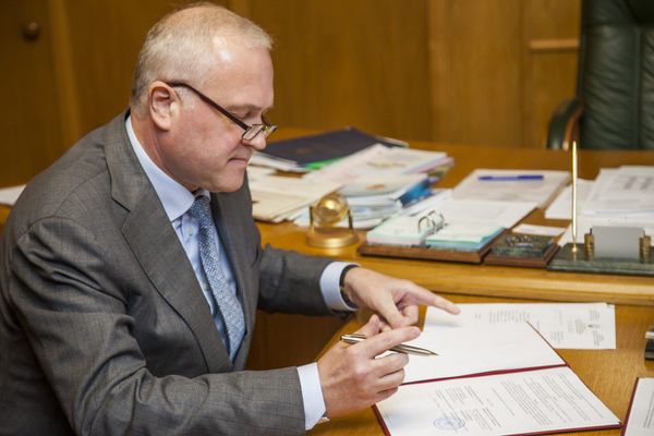 Ректор КФУ им. В.И. Вернадского Сергей Донич подписывает соглашение о сотрудничестве с Приднестровским государственным университетом
