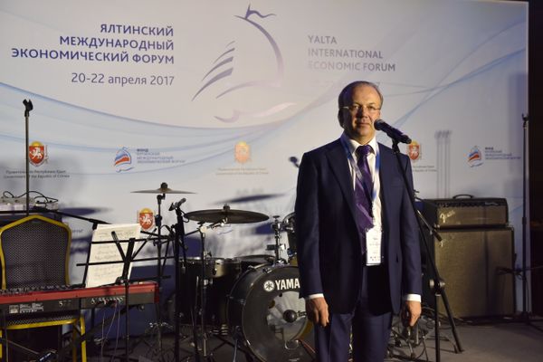 Сопредседатель ООО Деловая Россия, председатель правления фонда ЯМЭФ Андрей Назаров на церемонии награждения победителей конкурса Предприниматель года-2016, состоявшейся в рамках III Ялтинского международного экономического форума