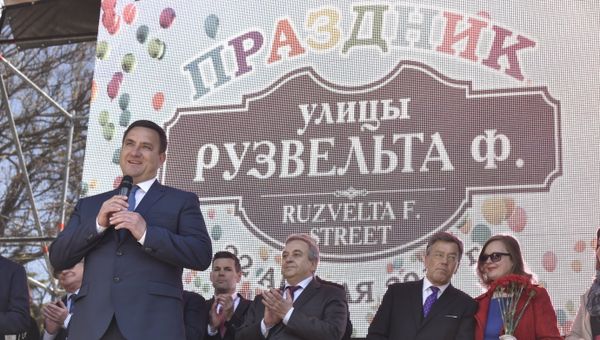 Праздник улицы Рузвельта в Ялте. На переднем плане - глава администрации Ялты Андрей Ростенко