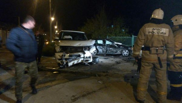 Авария Mercedes и Range Rover в Евпатории Авария Mercedes и Range Rover в Евпатории