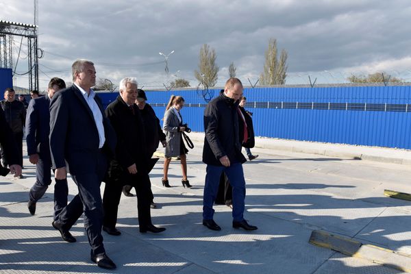 Глава Крыма Сергей Аксенов посетил в порту Керчь Керченской паромной переправы новую накопительную площадку для автомобилей 