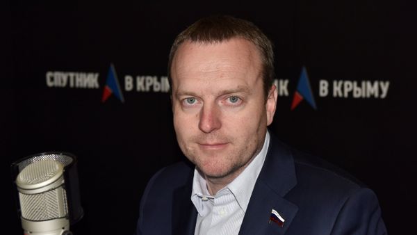 Депутат Государственной Думы РФ Константин Бахарев в студии радио Спутник в Крыму