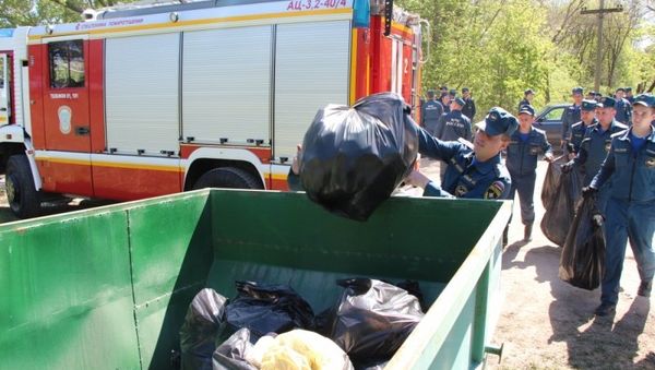 Уборка от мусора берегов Симферопольского водохранилища в рамках Всекрымского субботника