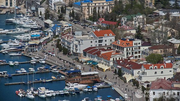 Вид на бухту в Балаклаве с генуэзской крепости Чембало
